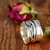 Bague fantaisie en argent avec gravure florale