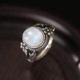 Bague vintage en argent avec pierre de lune et motif floral