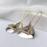 Boucles d'oreilles rétro en argent avec pendentif triangulaire doré et crochet incurvé