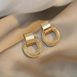 Boucles d'oreilles pendantes rétro en or avec plusieurs petits cercles