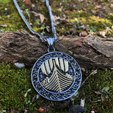Collier pendentif bateau nordique gravé