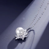 Collier vintage en argent avec fleur en perles