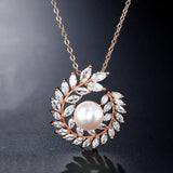 Collier pendentif couronne en or rose et perles