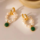 Boucles d'oreilles créoles en or avec perles d'eau douce et pierres vertes