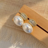 Boucles d'oreilles clous ovales en or avec perles