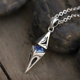 Collier vintage à pointe avec gemme bleue