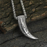 Collier en argent avec croc de bête nordique