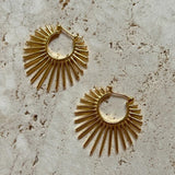 Boucles d'oreilles créoles vintage en or avec motif soleil rayonnant