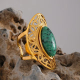 Bague ouverte en or ornée d'une pierre verte