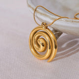 Collier vintage avec pendentif spirale en or