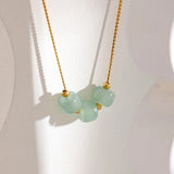 Collier vintage en or avec pierre verte douce