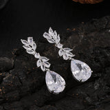 Boucles d'oreilles pendantes vintage en argent et cristal en forme de feuille