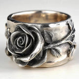 Bague vintage en argent avec bande fleurie