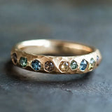 Bague vintage en or fin incrustée de cristal