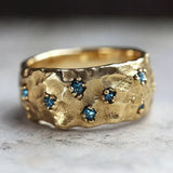 Bague vintage en or avec pierres incrustées bleues