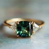 Bague vintage incrustée de zircone verte et blanche