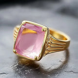 Bague vintage en or et verre rose